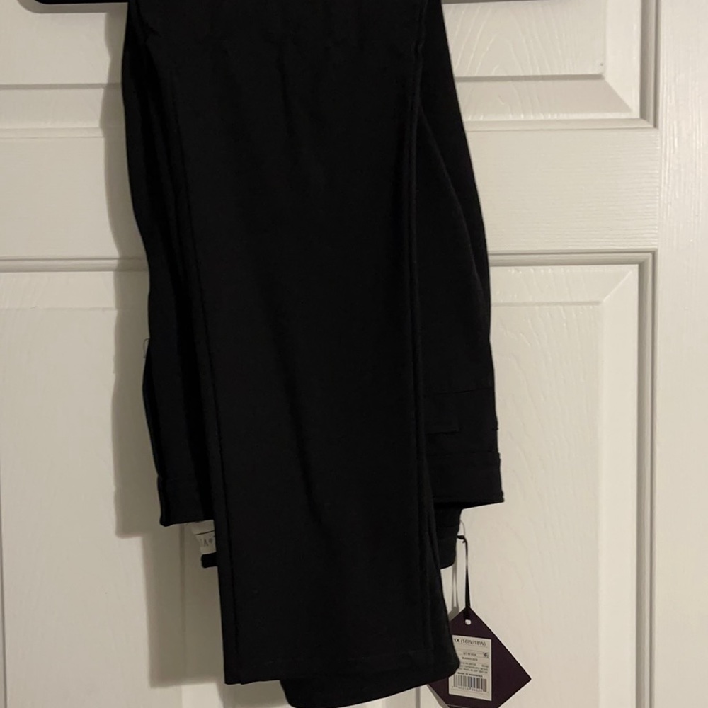 Mid Rise fitted hip & thigh black leggings